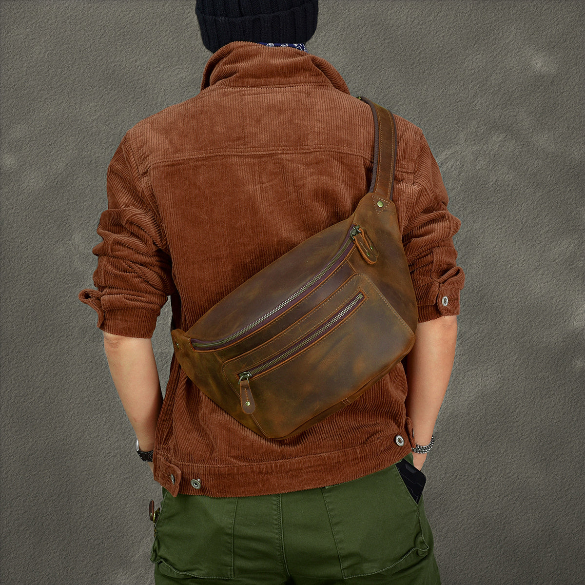 Valor Men’s Leather Chest Bag – Large & Versatile Crossbody Vintage Style