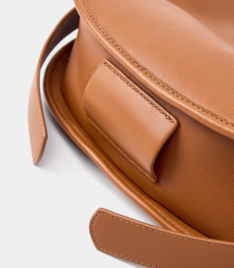 Classic Soft Leather Tote Bag | Perfect Commuter Bag bottom