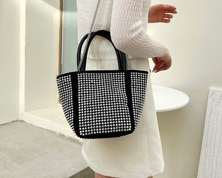 Chic Versatility with the Grandeur Tote handbag