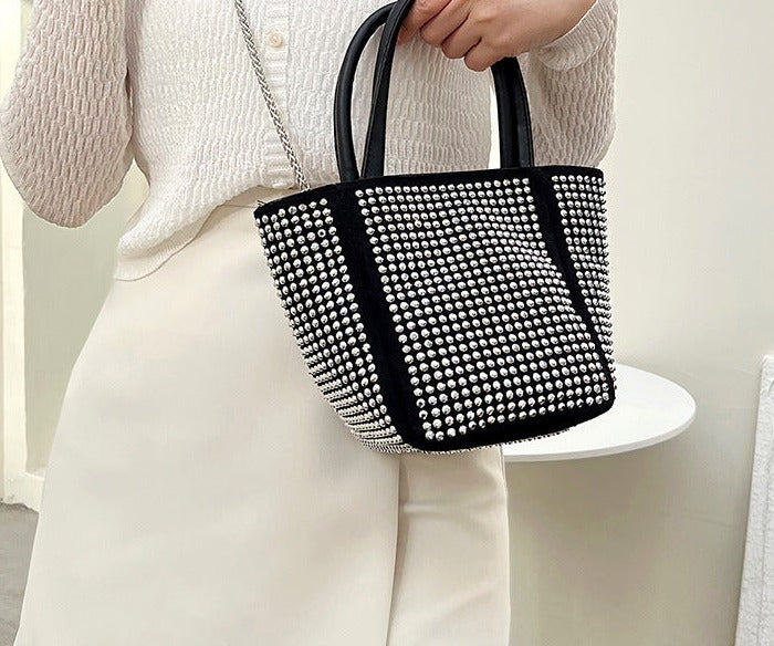 Chic Versatility with the Grandeur Tote sparkle