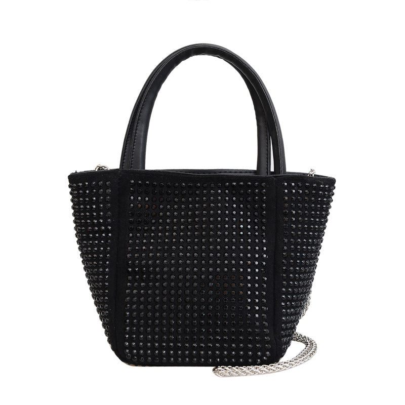 Chic Versatility with the Grandeur Tote black